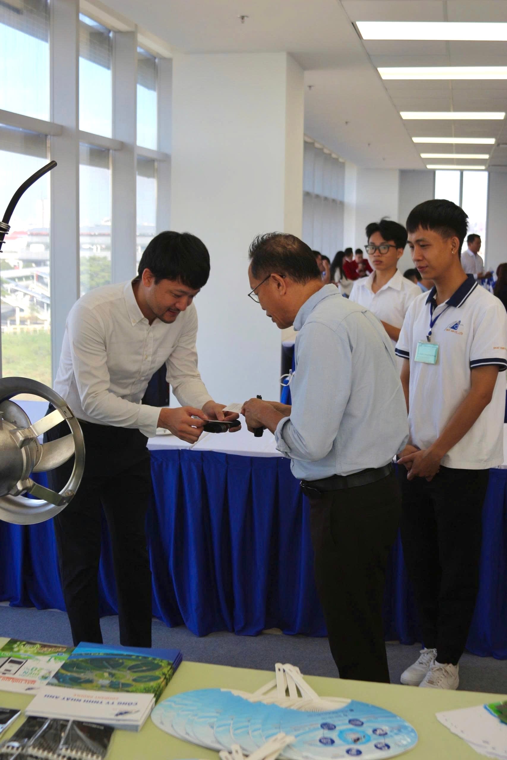 Doanh nghiệp và Ban Quản lý Khu Công nghệ cao TP.HCM trao đổi về giải pháp công nghệ và vận hành bền vững